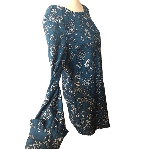 Banana Republic Blue and Antique Pewter Floral Blue Pearl Snap Ruffle Cuffs Size - Picture 5 of 15